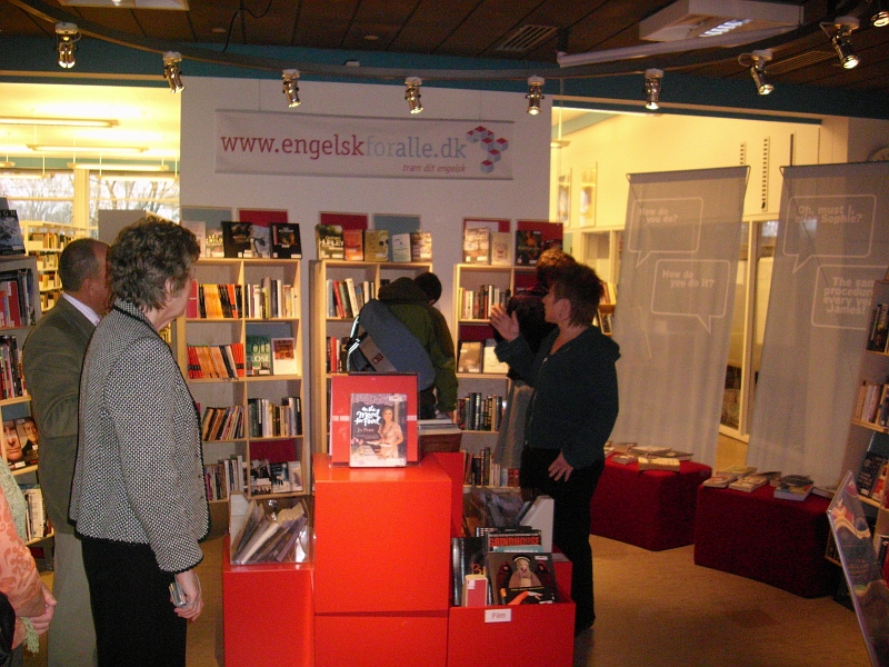 01.91.JPG - На разходка в библиотеката