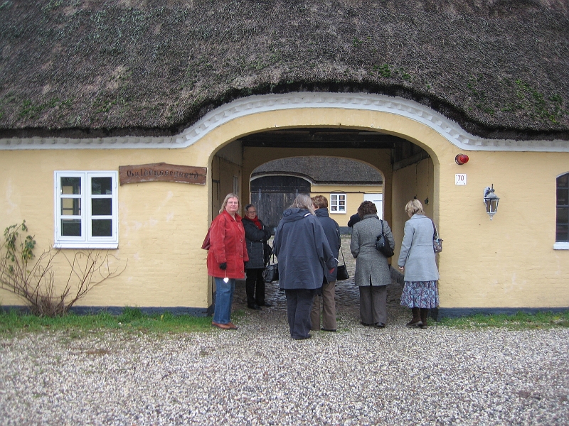 04.2.JPG - Посещение на Център за работа с възрастни хора създаден от доброволци