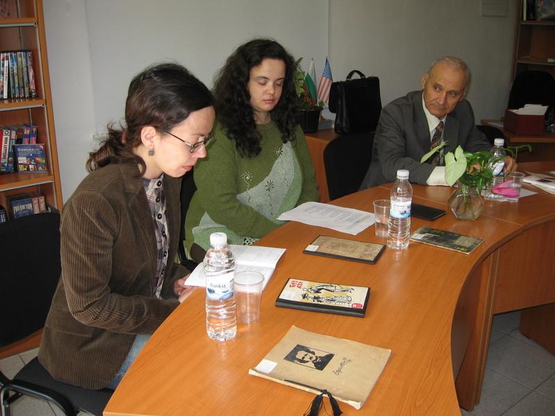 IMG_0013.JPG - Честване на 200 години от рождението на Едгар Алън По. Четене на негови произведения на различни езици и изложба от книги