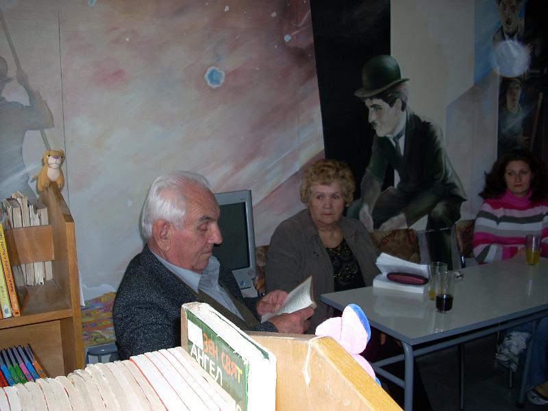 DSCN2797.JPG - Четене в НЧ "П. Р. Славейков", жк. Владиславово