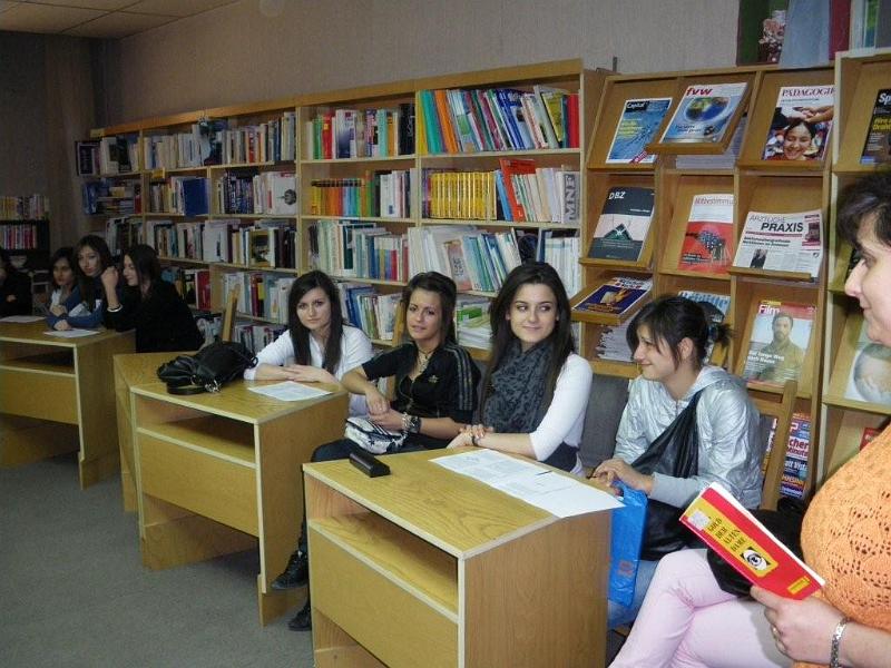 IMG2.jpg - В Немска читалня - "Криминални истории за всички"