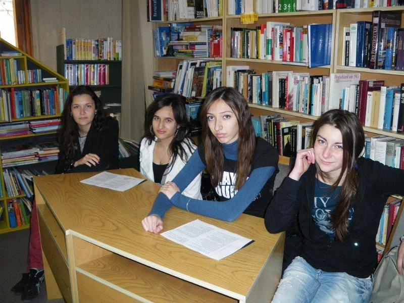 IMG4.jpg - В Немска читалня - "Криминални истории за всички"