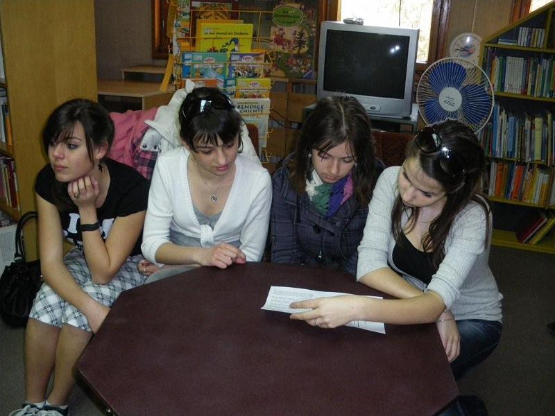 IMG5.jpg - В Немска читалня - "Криминални истории за всички"