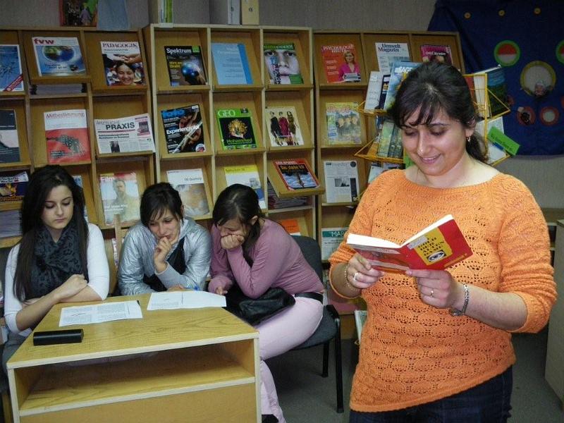 IMG6.jpg - В Немска читалня - "Криминални истории за всички"