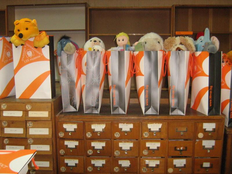 IMG_3543.jpg - Играчки за децата от Дом "Другарче"