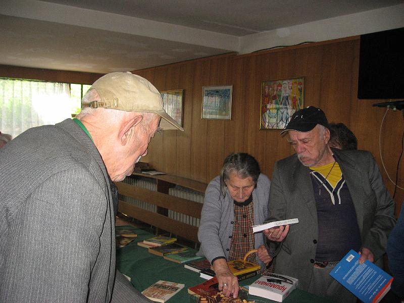 IMG_6956.jpg - Четене в Дом за стари хора "Гергана"