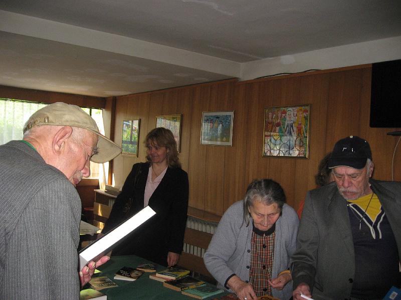 IMG_6957.jpg - Четене в Дом за стари хора "Гергана"