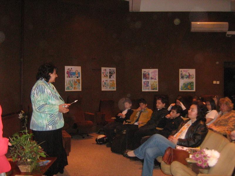 IMG_3557.jpg - Представяне от журналистката Виолета Тончева на новата книга на авторката Елена Владова "Човекът, който въздишал",  художник Теменуга Станчева