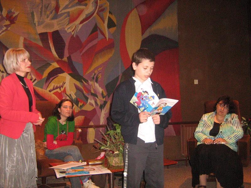 IMG_3559.jpg - Представяне от журналистката Виолета Тончева на новата книга на авторката Елена Владова "Човекът, който въздишал",  художник Теменуга Станчева