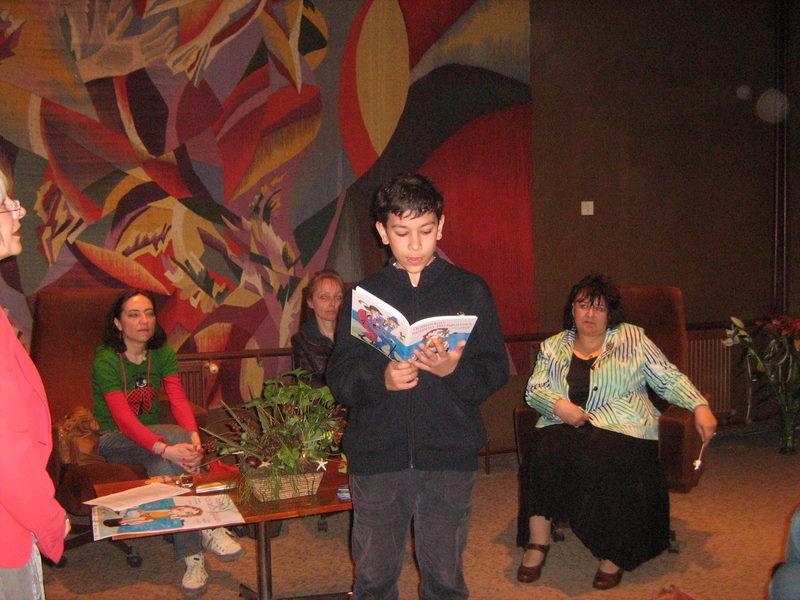 IMG_3561.jpg - Представяне от журналистката Виолета Тончева на новата книга на авторката Елена Владова "Човекът, който въздишал",  художник Теменуга Станчева