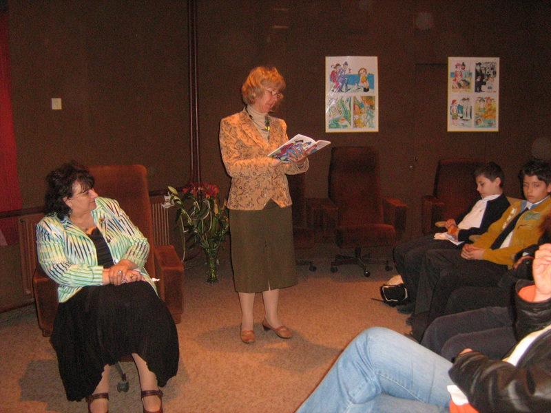 IMG_3563.jpg - Представяне от журналистката Виолета Тончева на новата книга на авторката Елена Владова "Човекът, който въздишал",  художник Теменуга Станчева