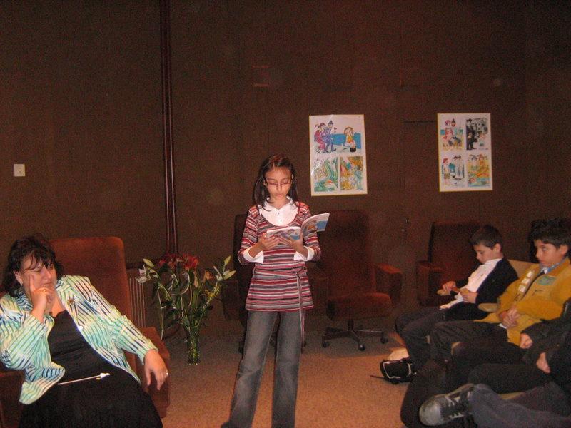 IMG_3566.jpg - Представяне от журналистката Виолета Тончева на новата книга на авторката Елена Владова "Човекът, който въздишал",  художник Теменуга Станчева