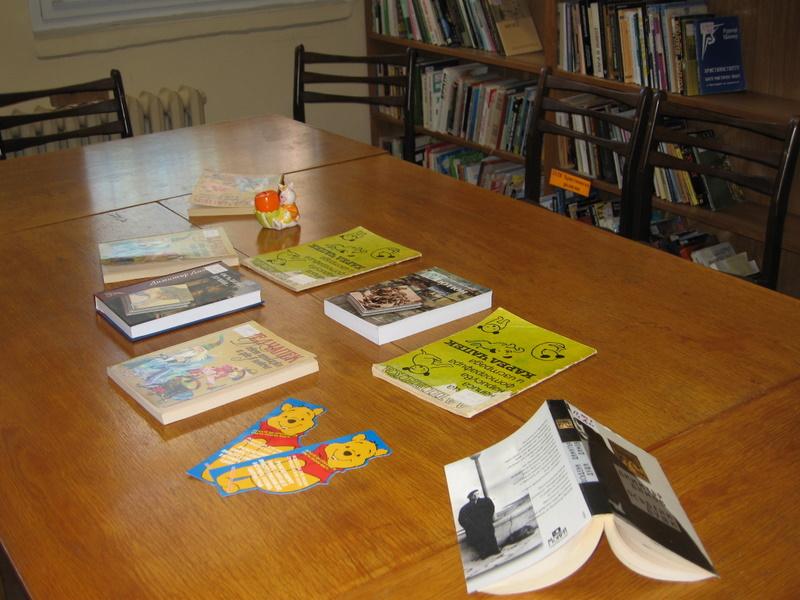 IMG_1664.jpg - В Детски и средношколски комплекс Клуб "Приятели на Европа" чете