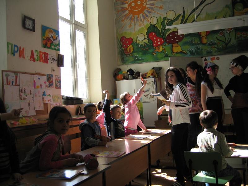 IMG_1744.jpg - Четене в ОУ "Васил Априлов"