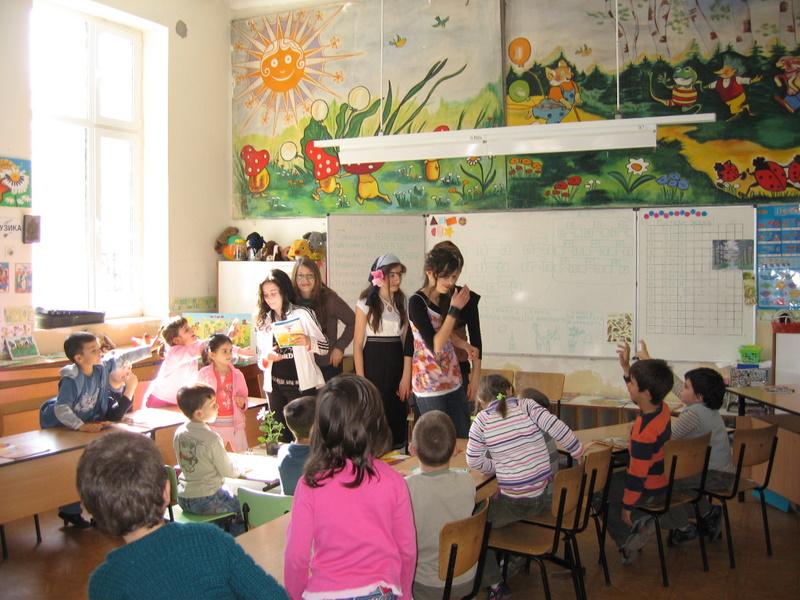 IMG_1745.jpg - Четене в ОУ "Васил Априлов"