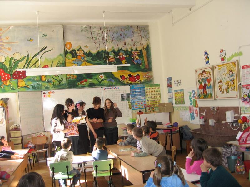 IMG_1751.jpg - Четене в ОУ "Васил Априлов"