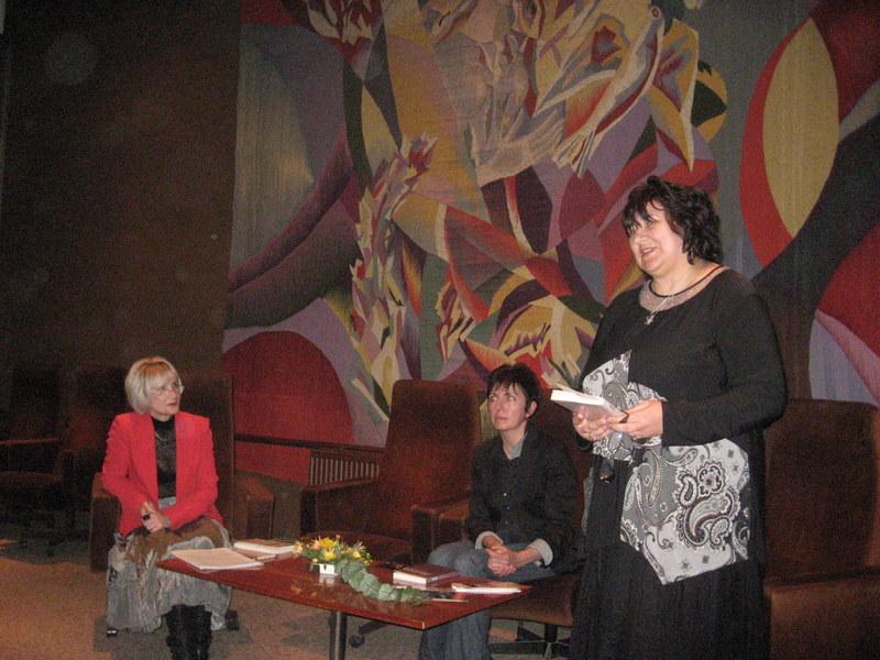 IMG_6982.jpg - Среща с Теодора Димова - "Романът - литературна среща на поколенията /диалогът бащи и деца в литературата/" "Недовършен роман"   "Адриана"