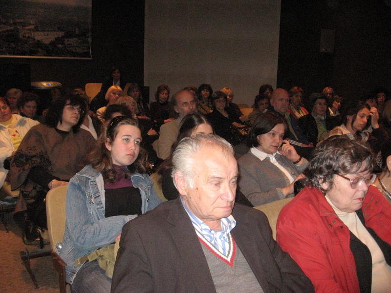 IMG_6984.jpg - Среща с Теодора Димова - "Романът - литературна среща на поколенията /диалогът бащи и деца в литературата/" "Недовършен роман"   "Адриана"