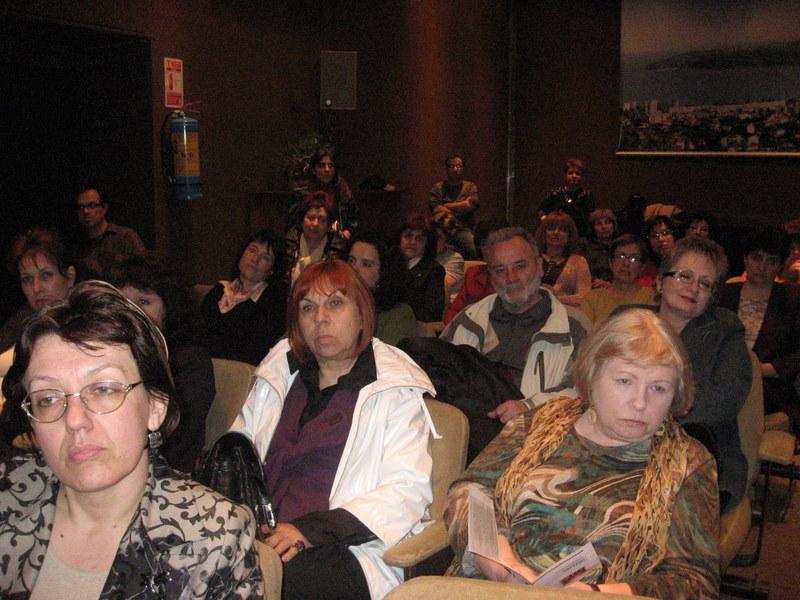 IMG_6985.jpg - Среща с Теодора Димова - "Романът - литературна среща на поколенията /диалогът бащи и деца в литературата/" "Недовършен роман"   "Адриана"