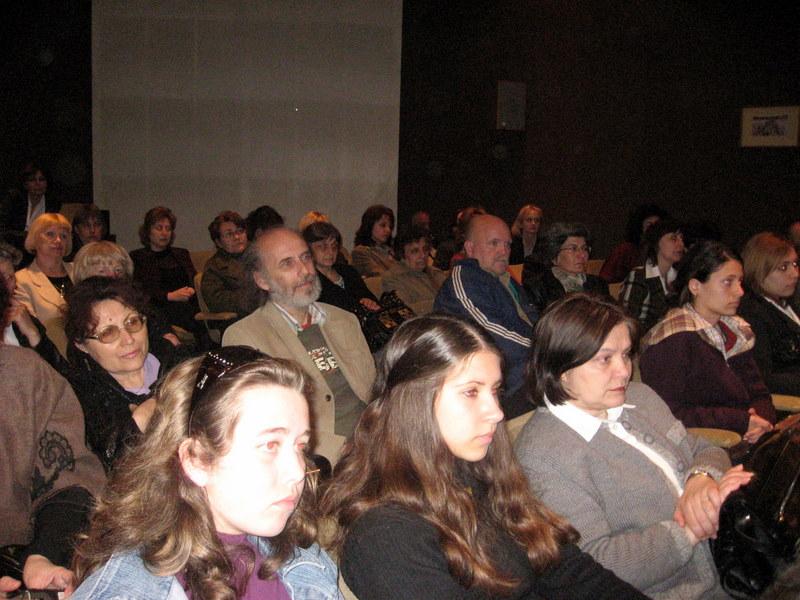 IMG_6987.jpg - Среща с Теодора Димова - "Романът - литературна среща на поколенията /диалогът бащи и деца в литературата/" "Недовършен роман"   "Адриана"