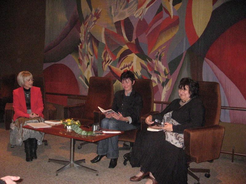 IMG_6991.jpg - Среща с Теодора Димова - "Романът - литературна среща на поколенията /диалогът бащи и деца в литературата/" "Недовършен роман"   "Адриана"