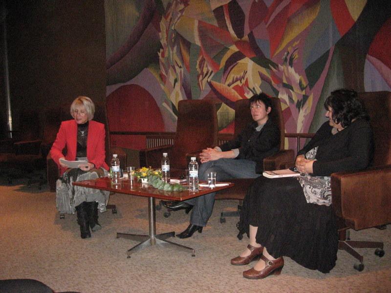 IMG_6995.jpg - Среща с Теодора Димова - "Романът - литературна среща на поколенията /диалогът бащи и деца в литературата/" "Недовършен роман"   "Адриана"