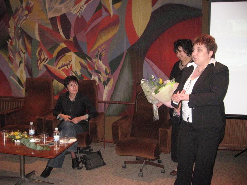 IMG_7000.jpg - Среща с Теодора Димова - "Романът - литературна среща на поколенията /диалогът бащи и деца в литературата/" "Недовършен роман"   "Адриана"