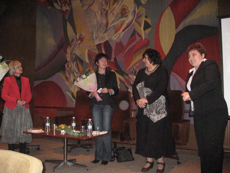 IMG_7005.jpg - Среща с Теодора Димова - "Романът - литературна среща на поколенията /диалогът бащи и деца в литературата/" "Недовършен роман"   "Адриана"