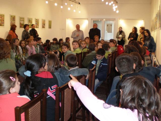 P4230195.JPG - Деца четат в НЧ "Просвета", кв. Аспарухово