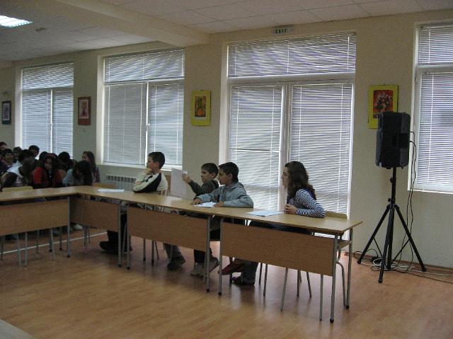 IMG_1791.JPG - Деца четат в читалище "Прогрес", кв. Виница