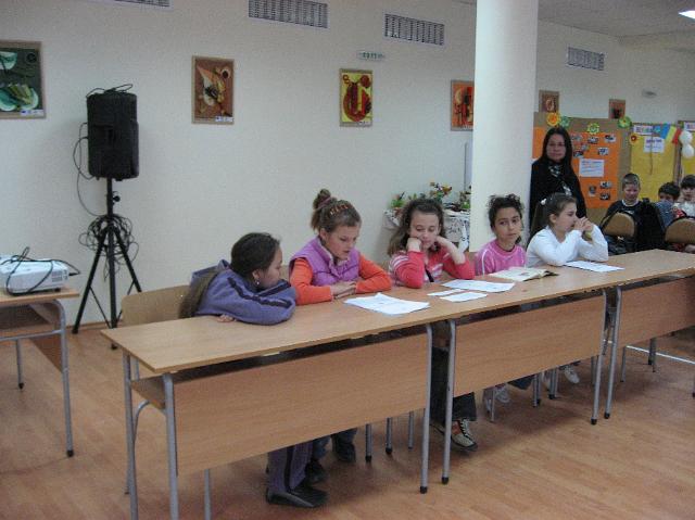 IMG_1794.JPG - Деца четат в читалище "Прогрес", кв. Виница