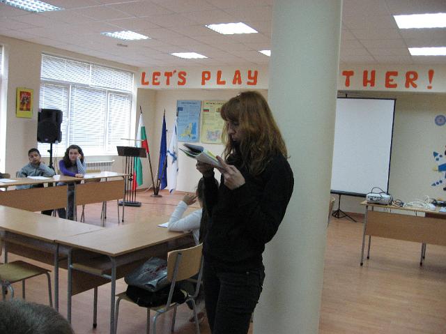 IMG_1796.JPG - Деца четат в читалище "Прогрес", кв. Виница