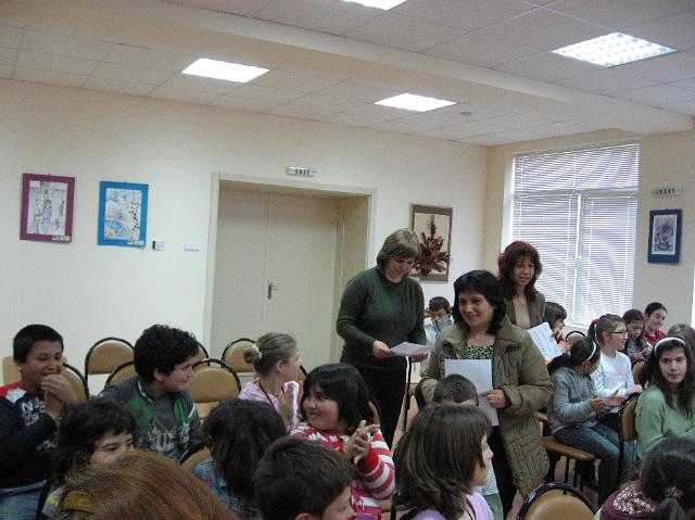 IMG_1801.JPG - Деца четат в читалище "Прогрес", кв. Виница