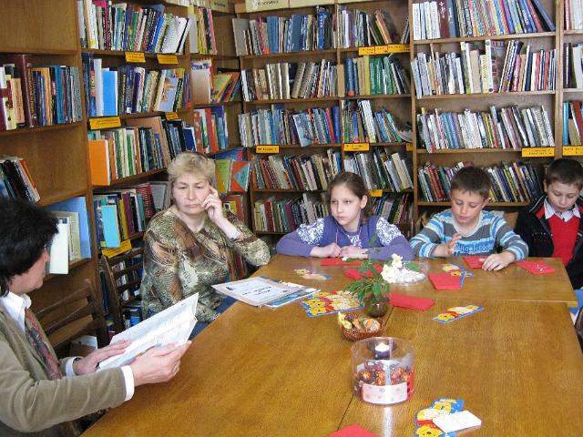 IMG_2328.JPG - Гостуват деца от Детски клуб "Мелита". Четене на приказки на Валери Петров