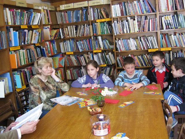 IMG_2329.JPG - Гостуват деца от Детски клуб "Мелита". Четене на приказки на Валери Петров