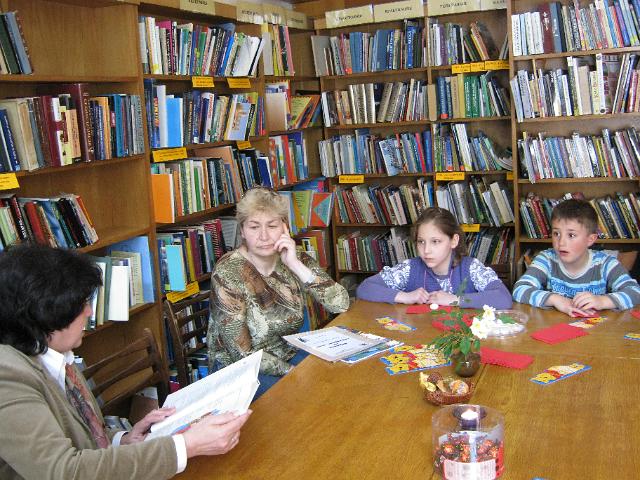 IMG_2330.JPG - Гостуват деца от Детски клуб "Мелита". Четене на приказки на Валери Петров