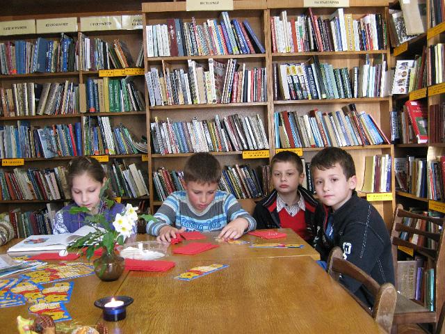 IMG_2332.JPG - Гостуват деца от Детски клуб "Мелита". Четене на приказки на Валери Петров