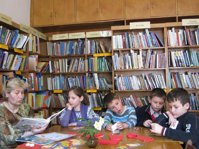 IMG_2338.JPG - Гостуват деца от Детски клуб "Мелита". Четене на приказки на Валери Петров