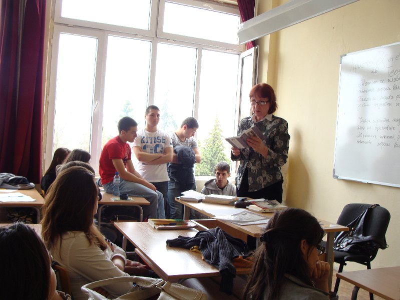 DSC02268.JPG - Четене в IV ЕГ "Фредерик Жолио-Кюри"