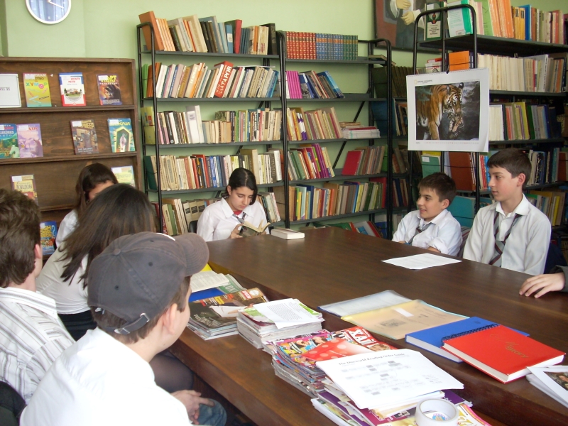 DSCN0060.jpg - Четене в Математическа гимназия "Петър Берон"