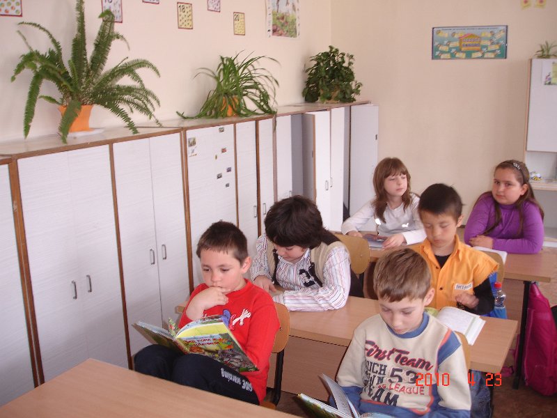 DSC05814.JPG - Маратон на четенето с деца от ОУ "Ангел Кънчев"