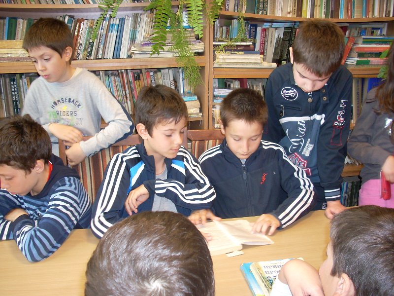 DSCN0055.JPG - Деца от ОУ "Г. С. Раковски" четат приказки на автора Валери Петров