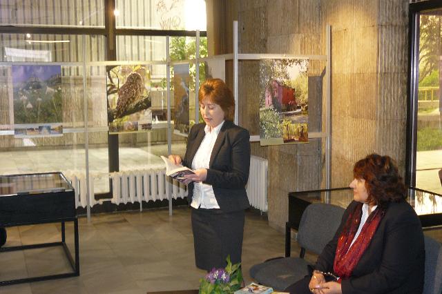 P1010750.JPG - Четене в библиотеката