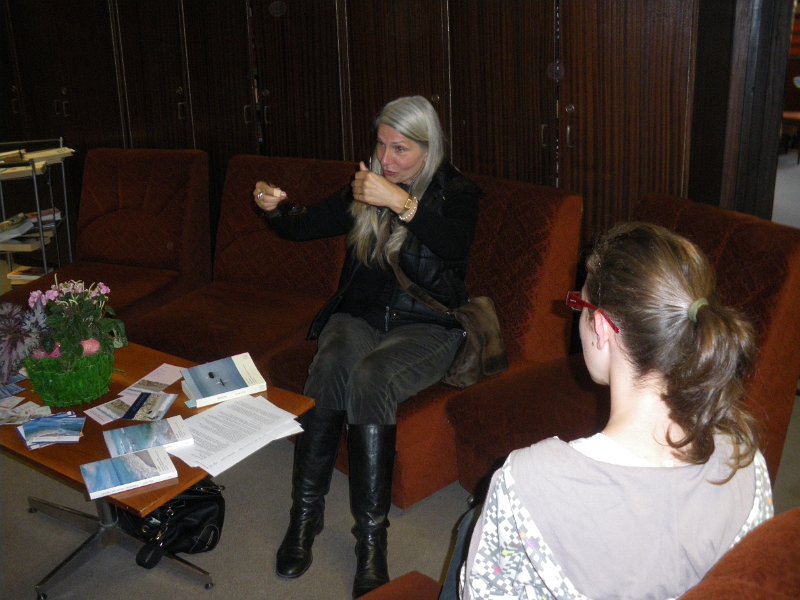 IMGP5330.JPG - "Спирка за четене" -  Авторско четене на немската писателка и психоложка Инга Деор