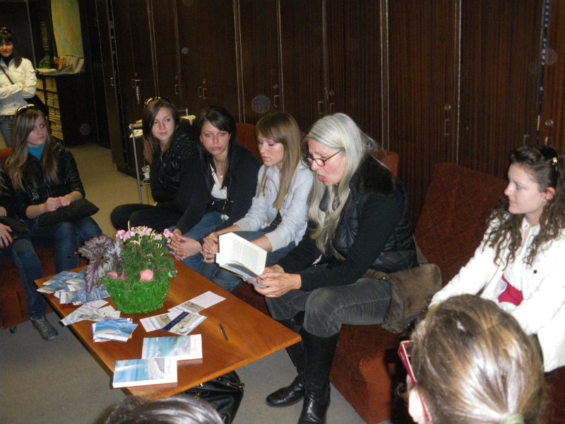 IMGP5343.JPG - "Спирка за четене" -  Авторско четене на немската писателка и психоложка Инга Деор