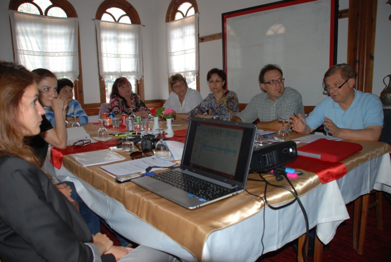 28.JPG - Ознур Чакър представя дейност по проекта от страна на турските партньори