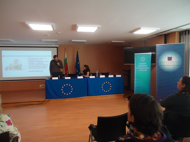 DSC02706.JPG - Емил Демирев - представяне на проект X-LIBRIS