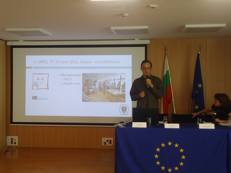 DSC02717.JPG - Емил Демирев - представяне на проект X-LIBRIS